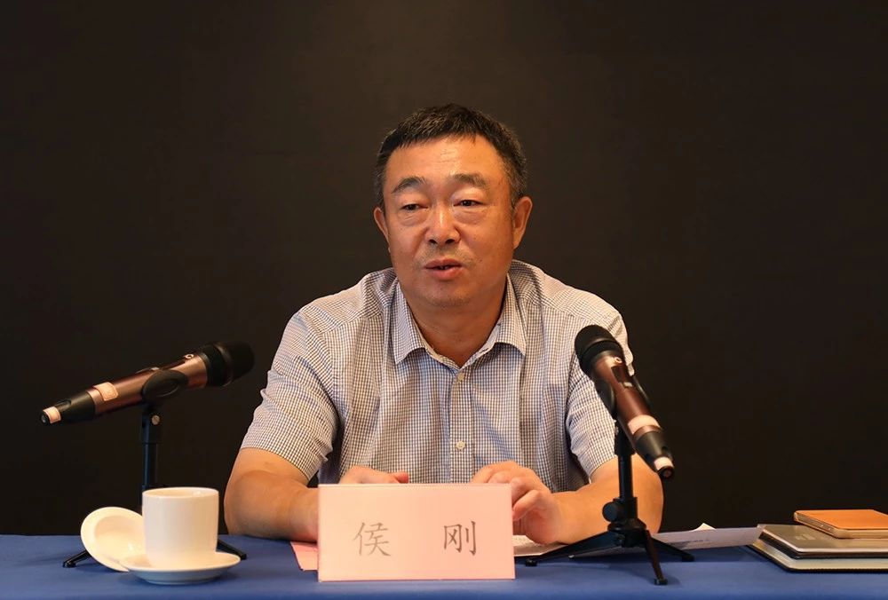 柳州市副市长侯刚同志,柳州市人民政府副秘书长王颖同志,柳州市